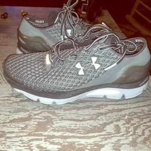 Women’s UA shoes